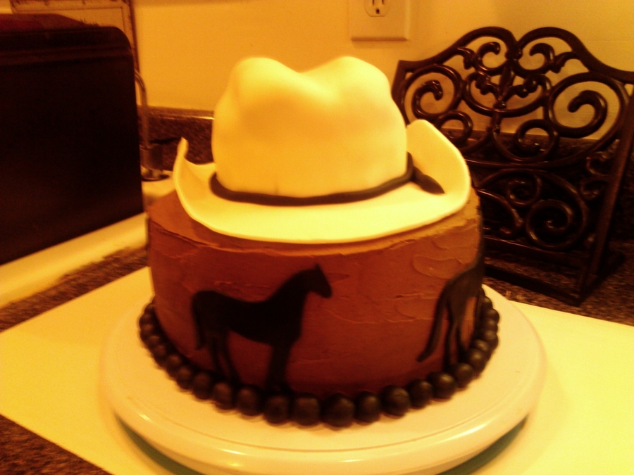 900_876739LMic_cowboy-hat-cake.jpg